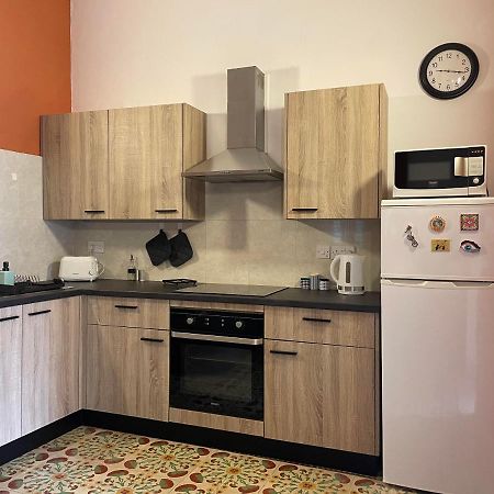 Parisio One Bedroom Maisonette In Sliema Bagian luar foto